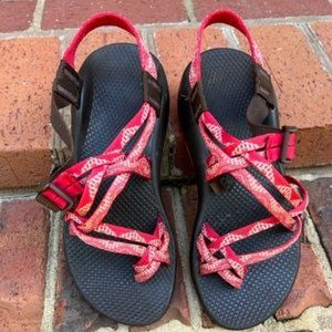 CHACOS WOMEN'S SIZE 8 ZX2  STRAPPY SANDALS